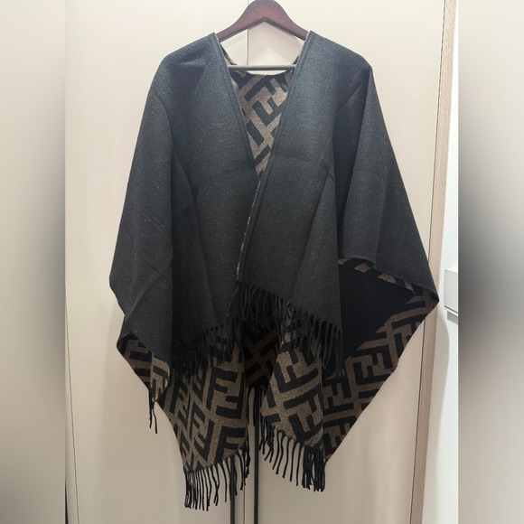 Fendi Reversible Poncho Cape - Picture 2 of 12